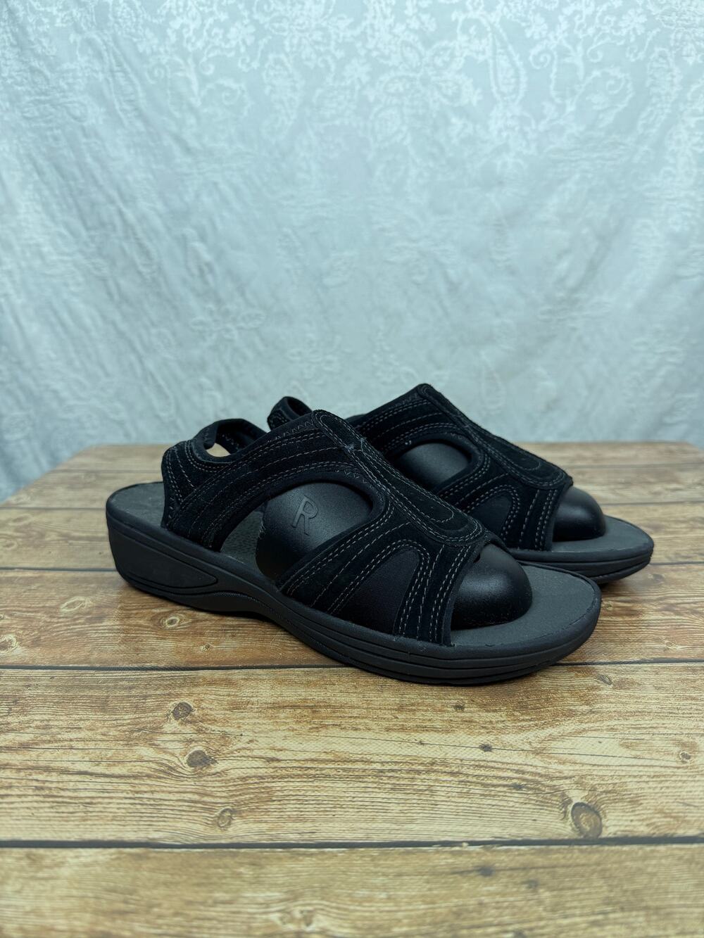 Easy Spirit Women's Black Comfort Sandals Walking Sport Sandals Size 9.5